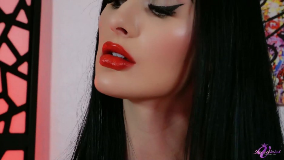 Goddess Violet Voss – Perfect Pout